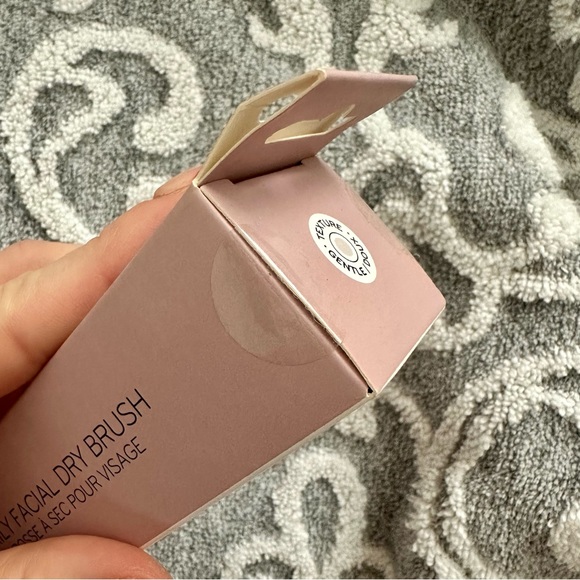 Daily Concepts Daily Facial Dry Brush - Picture 6 of 7